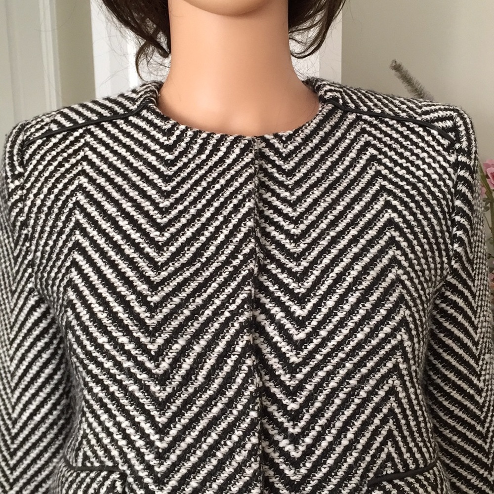 MNG Mango Structured Houndstooth Black and White Textured Cropped Blazer - Picture 4 of 10